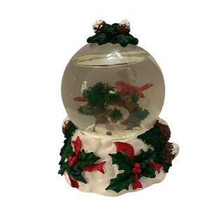 Papel Giftware Cardinal Snow Globe – Holly & Pinecone Base – Musical